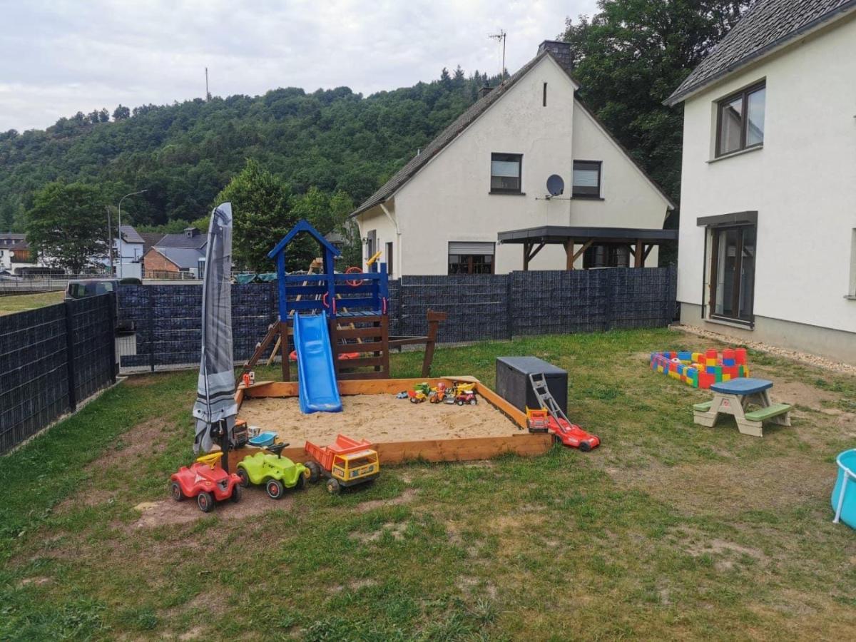 Ferienwohnung Burgblick Reifferscheid ヘレンタール エクステリア 写真